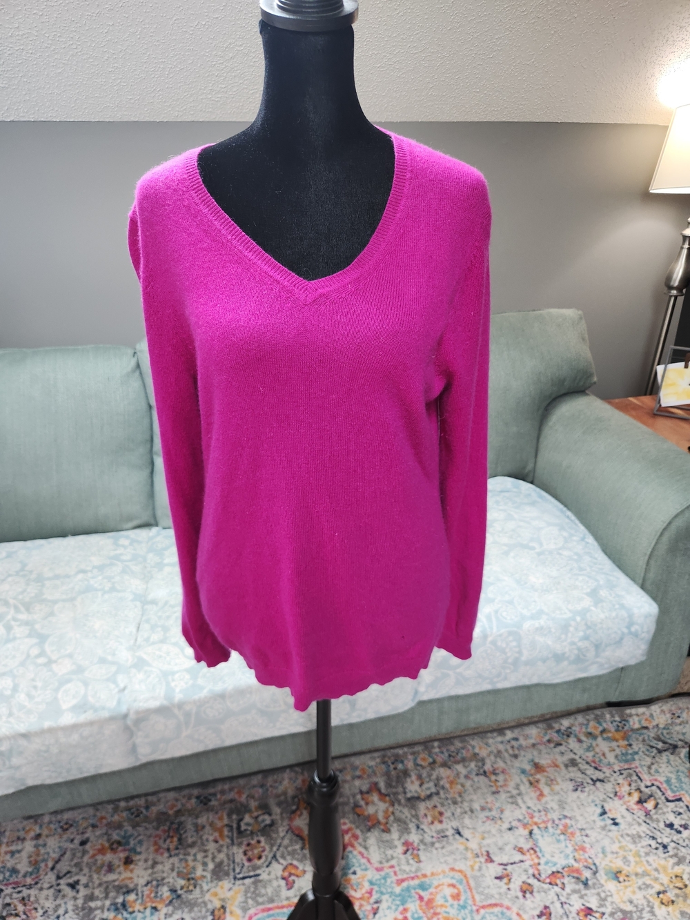 Charter Club Women’s V-Neck Cashmere Sweater in Bright Magenta Pink Small